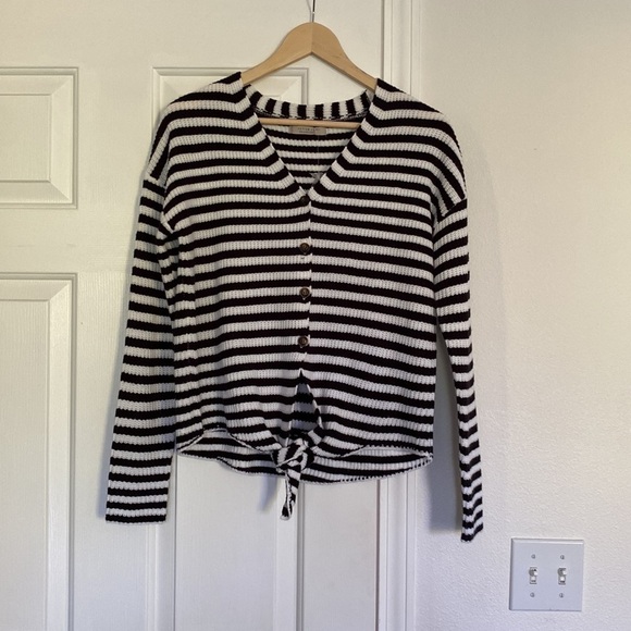 Active USA NWOT cardigan stripped sweater with tie. - Picture 1 of 14